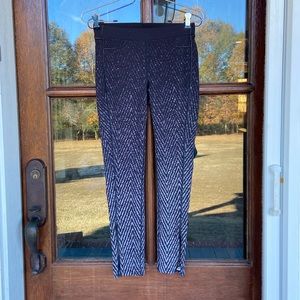 Rag & Bone‎ Lason Active chevron pattern leggings with zip bottoms.(M)